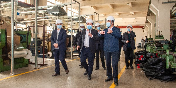 马鞍山市政府、慈高区政府领导莅临锐生公司指导生产经营活动